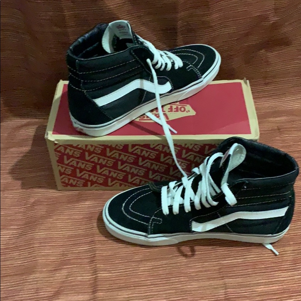 Black and white vans women’s 9.5 Men’s 8